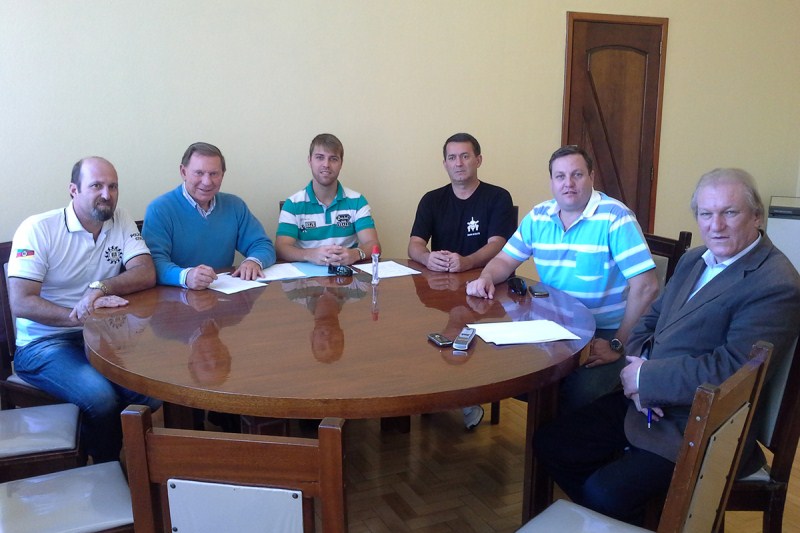 REPRESENTANTES DA POLÍCIA CIVIL SE REÚNEM COM O PREFEITO